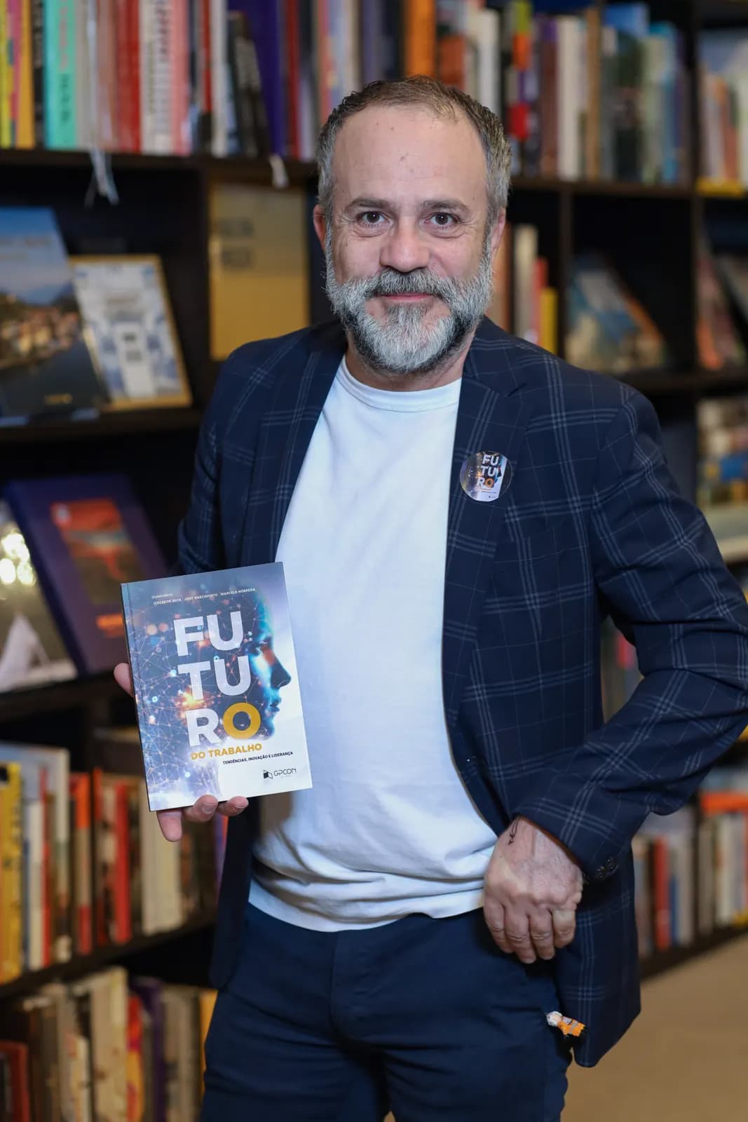 José Manuel Barbosa com o livro Futuro do Trabalho